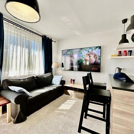 Appartamento Neon 2 - Fast Wifi 70'Tv Netflix Hbo Max Appletv+ Varsavia Esterno foto