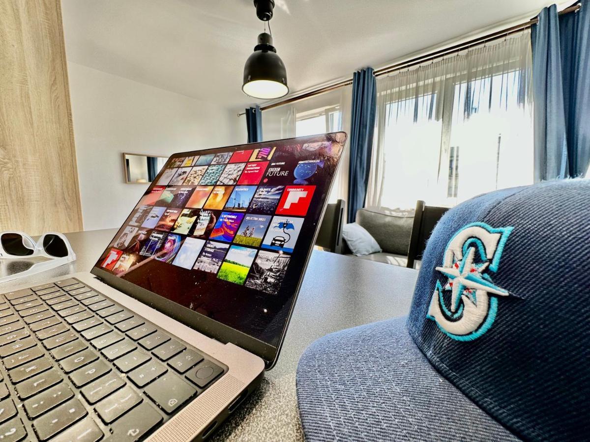 Appartamento Neon 2 - Fast Wifi 70'Tv Netflix Hbo Max Appletv+ Varsavia Esterno foto
