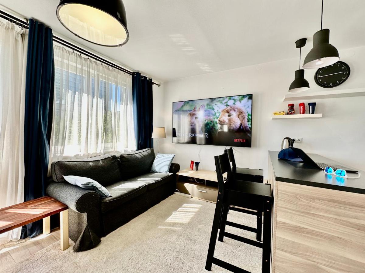 Appartamento Neon 2 - Fast Wifi 70'Tv Netflix Hbo Max Appletv+ Varsavia Esterno foto