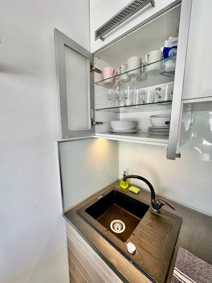 Appartamento Neon 2 - Fast Wifi 70'Tv Netflix Hbo Max Appletv+ Varsavia Esterno foto